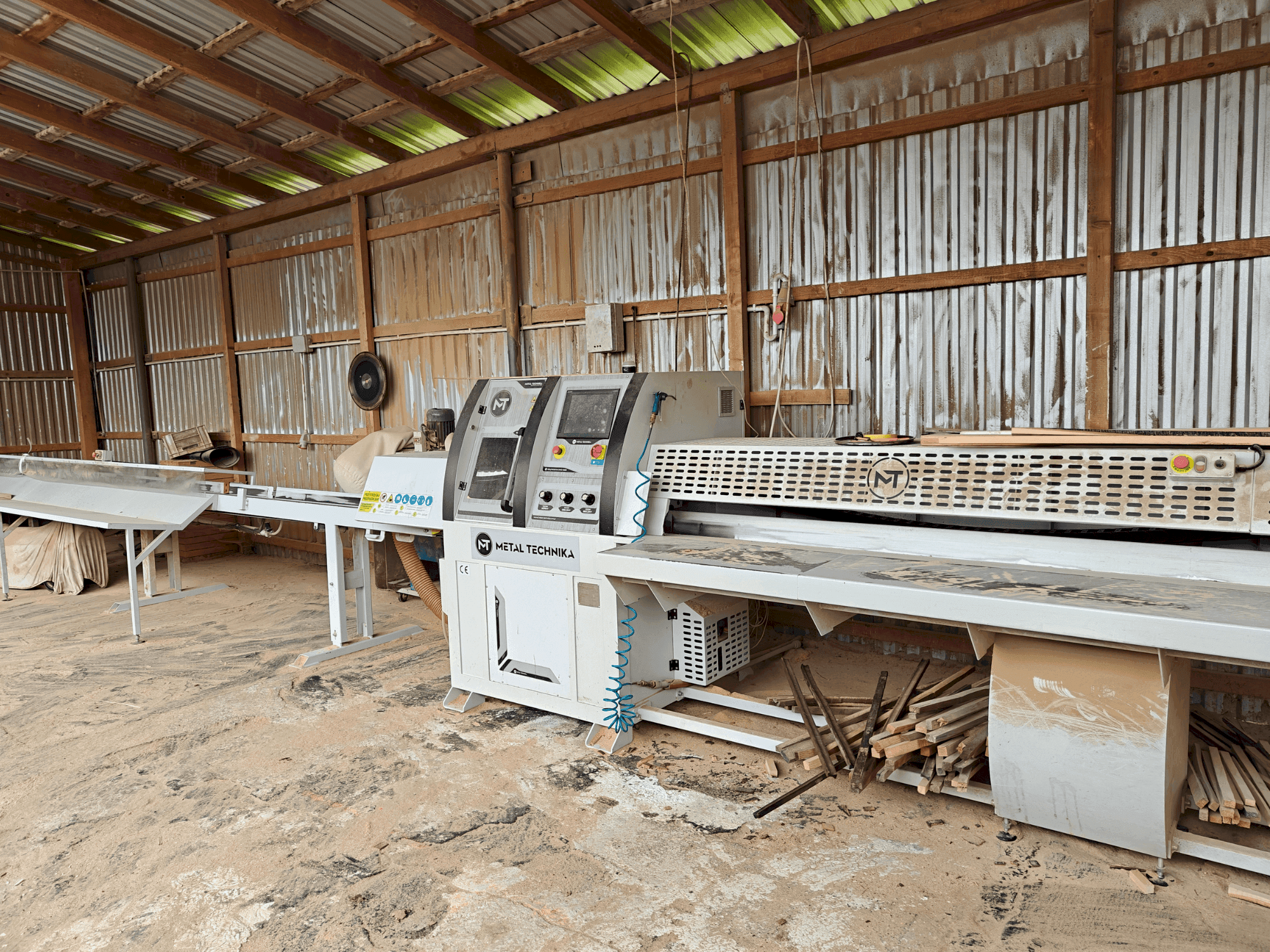 Mašīnas METAL TECHNIKA OWD-1600 pretskats