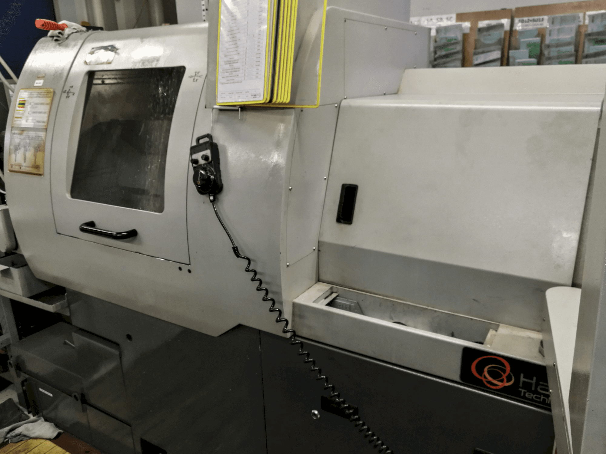 Mašīnas Hanwha XD 20 N skats no labās puses