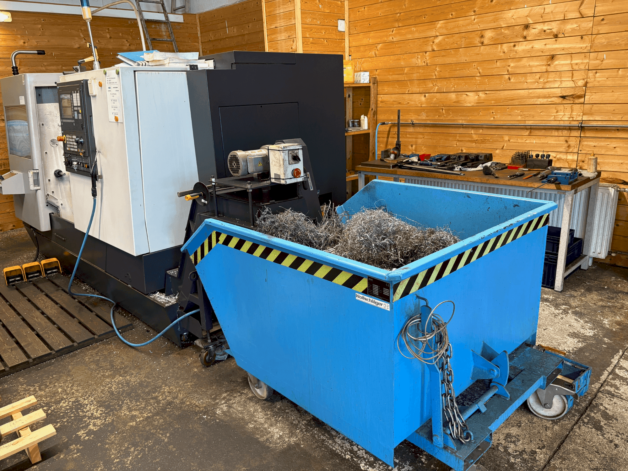 Mašīnas HWACHEON Cutex 240 pretskats