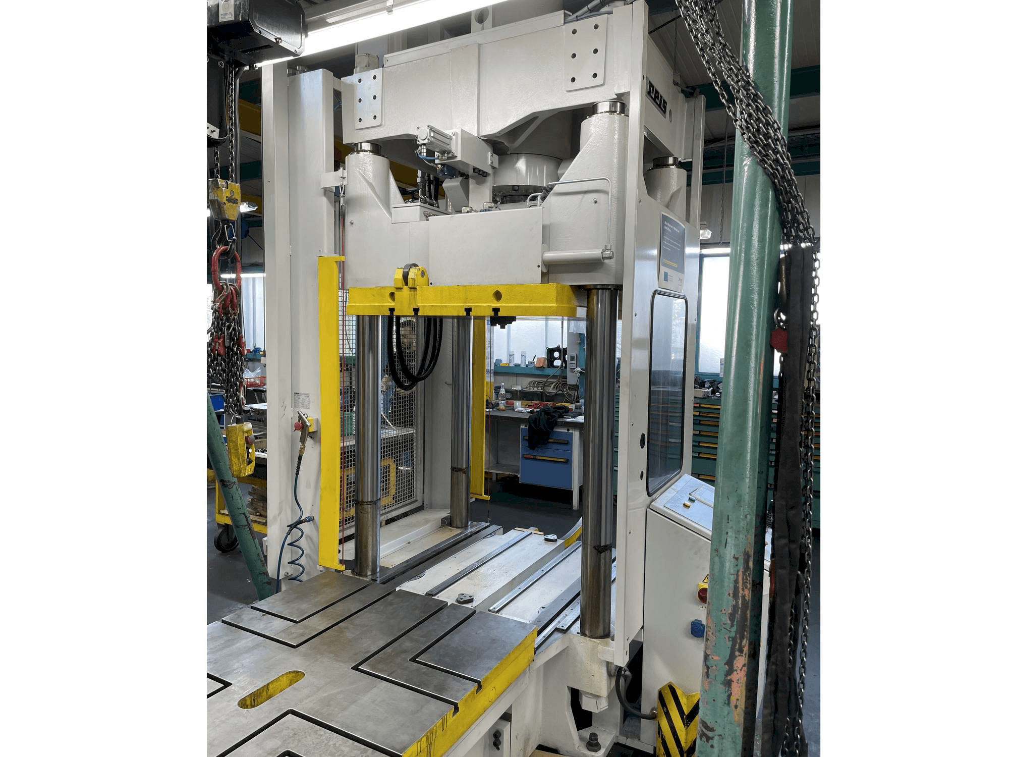 Mašīnas Reis TUS 100 pretskats