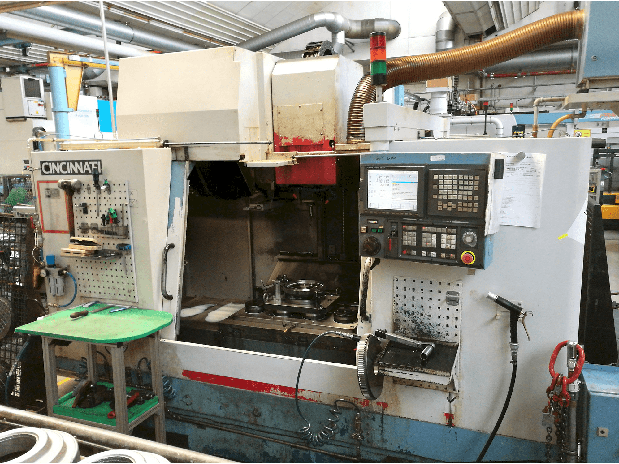 Mašīnas Cincinnati Sabre 1000 pretskats