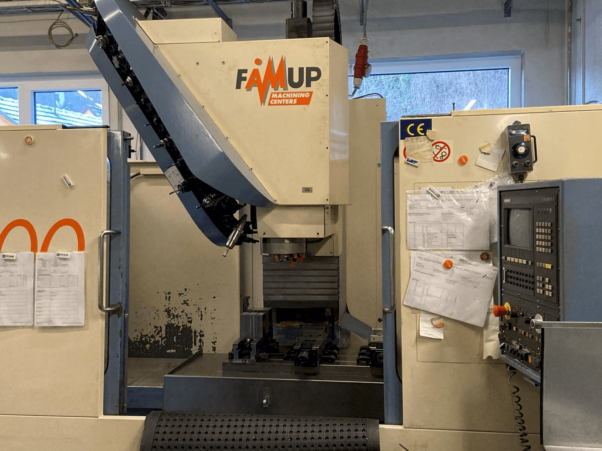 Mašīnas FAMUP MCX1000 pretskats