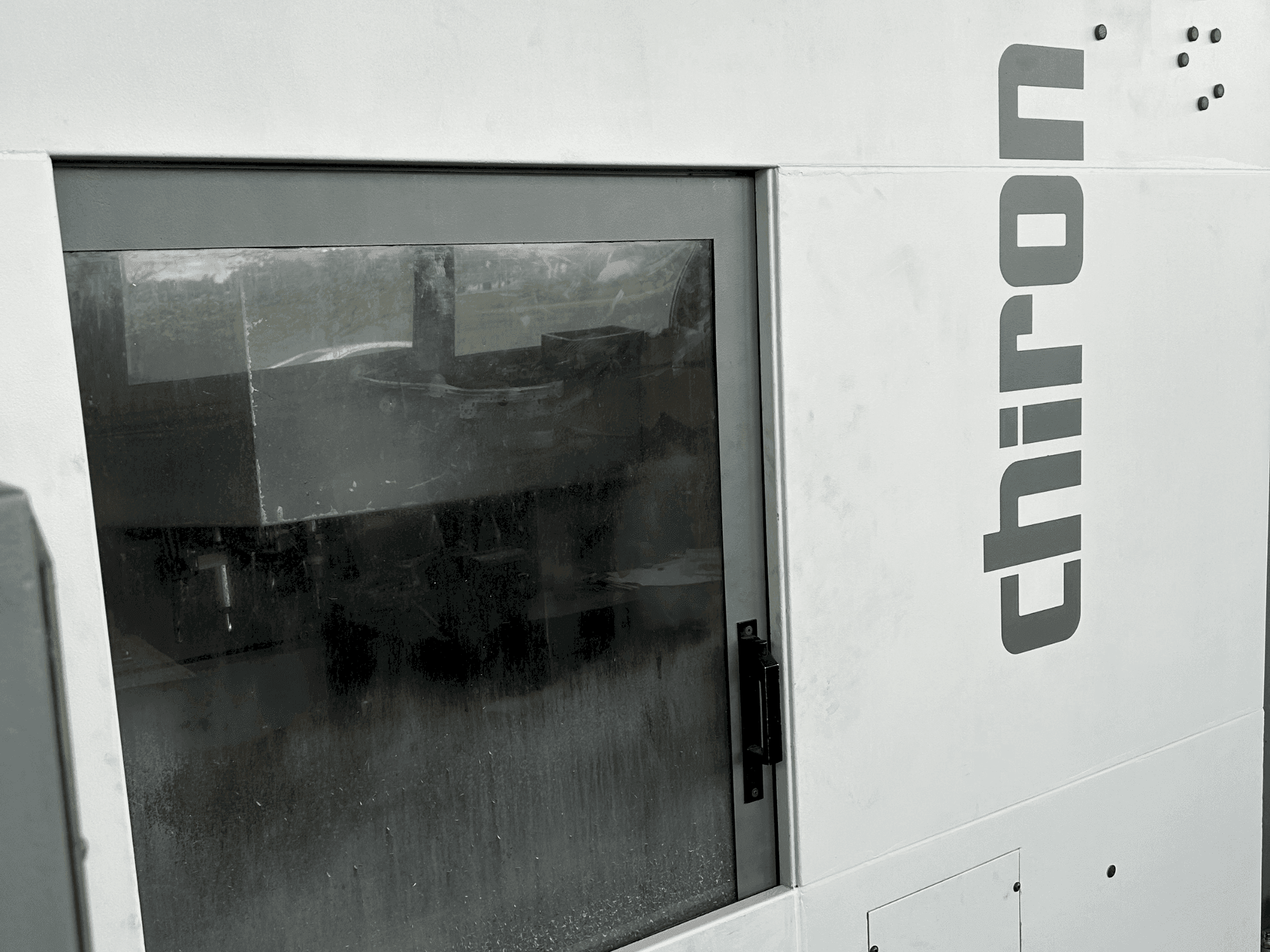 Mašīnas CHIRON FZ18W pretskats