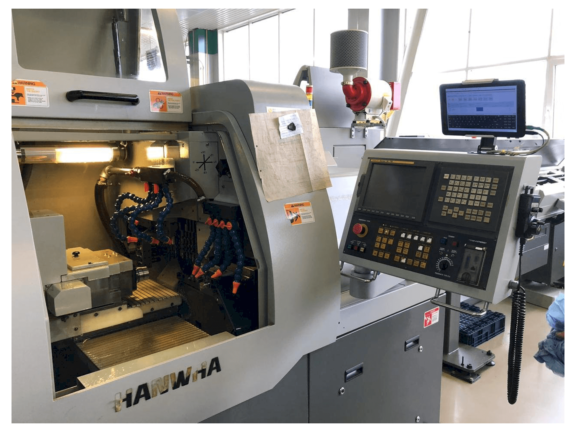 Mašīnas Hanwha XD20H pretskats