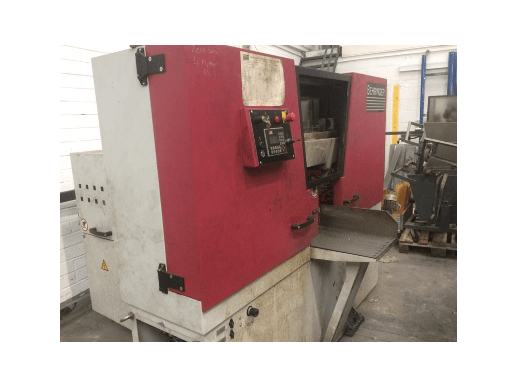 Mašīnas Behringer HBE261 A pretskats