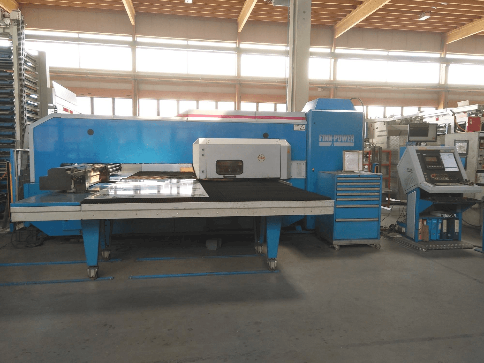 Mašīnas Finn-Power A5-20SB pretskats