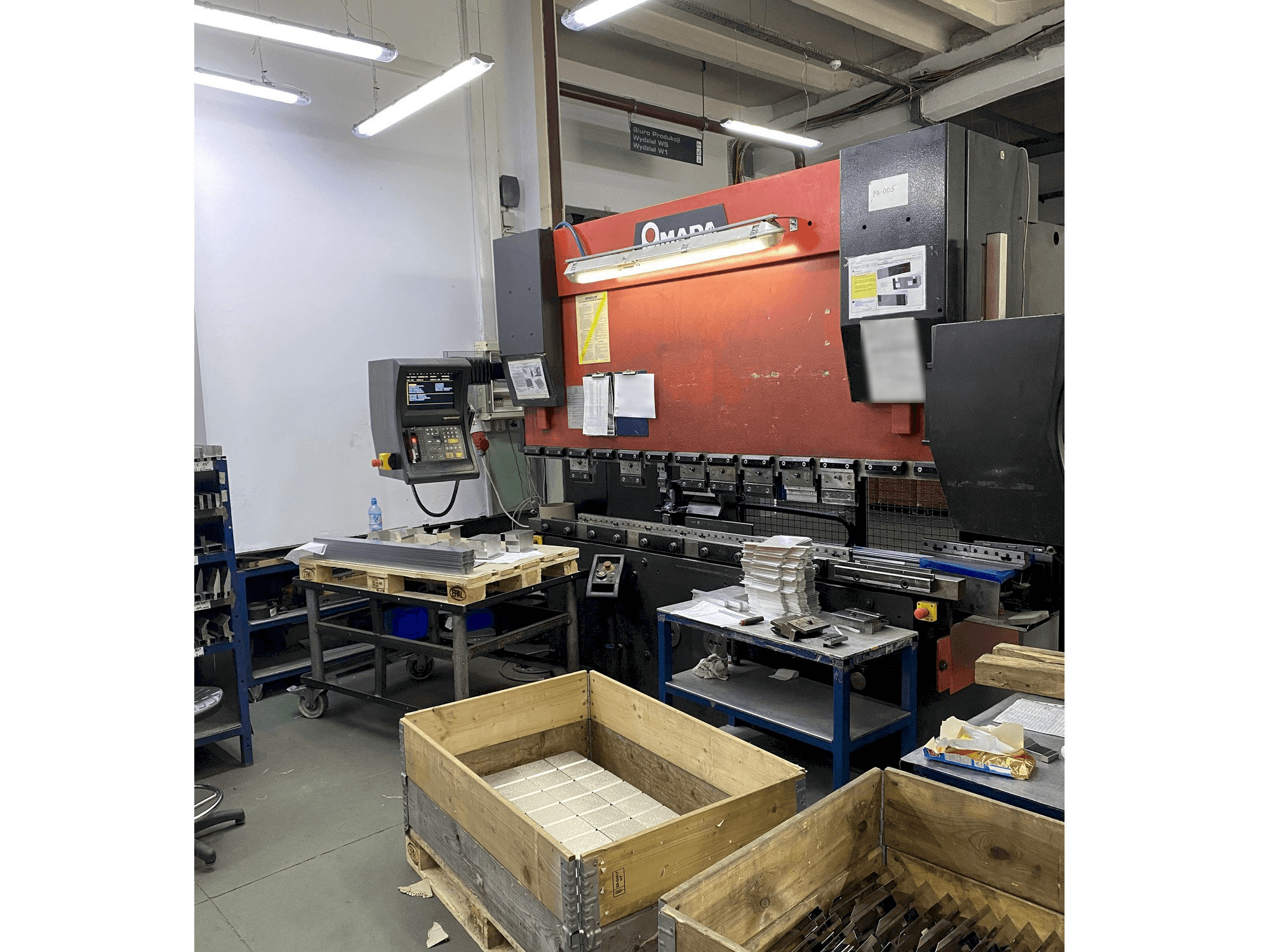 Mašīnas AMADA HFBO 8025 pretskats