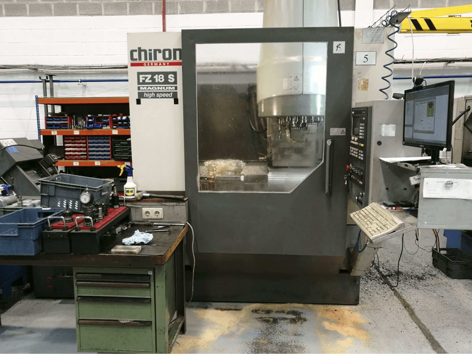 Mašīnas Chiron FZ18 S Magnum pretskats