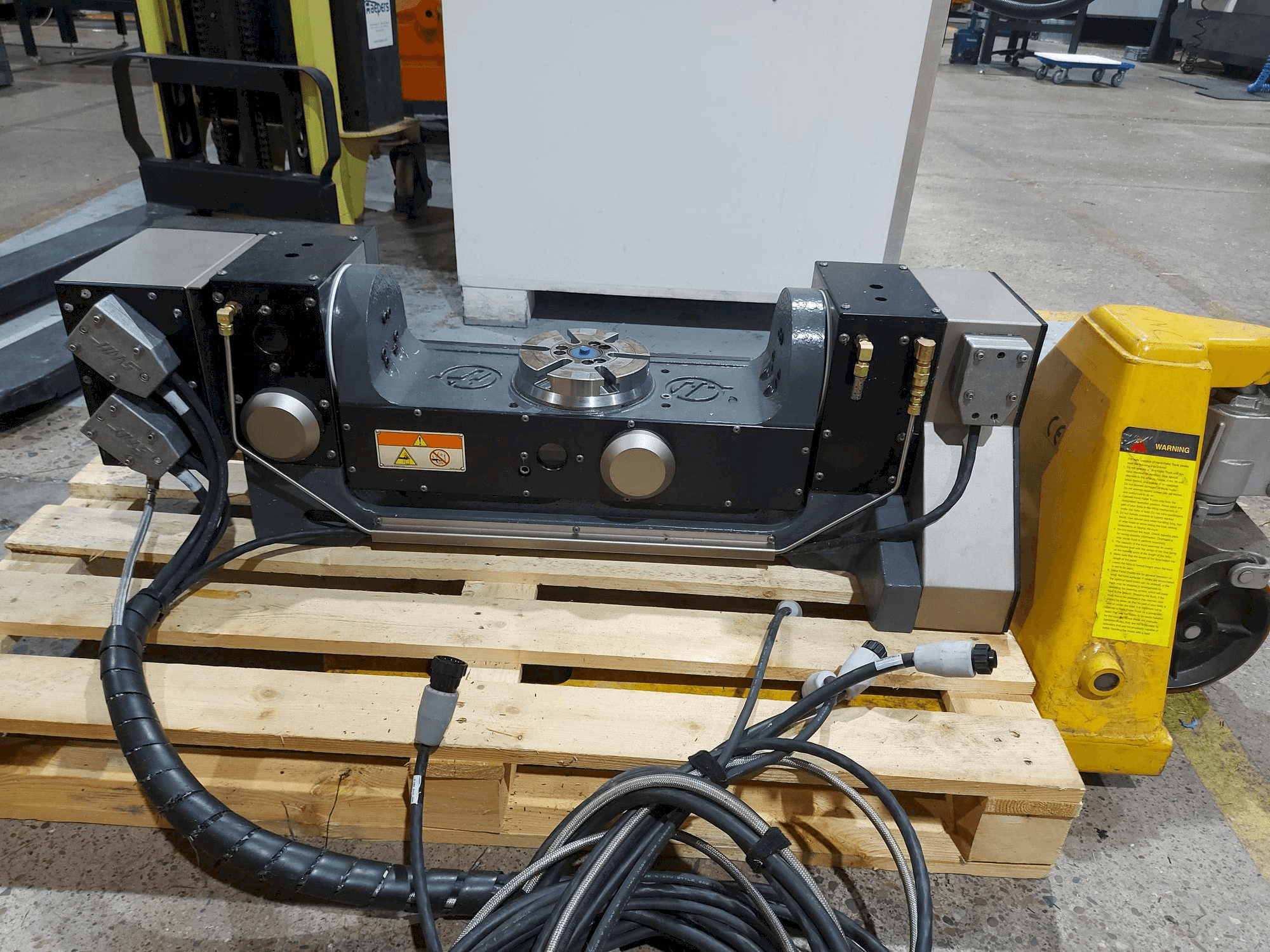 Mašīnas HAAS TR160 pretskats