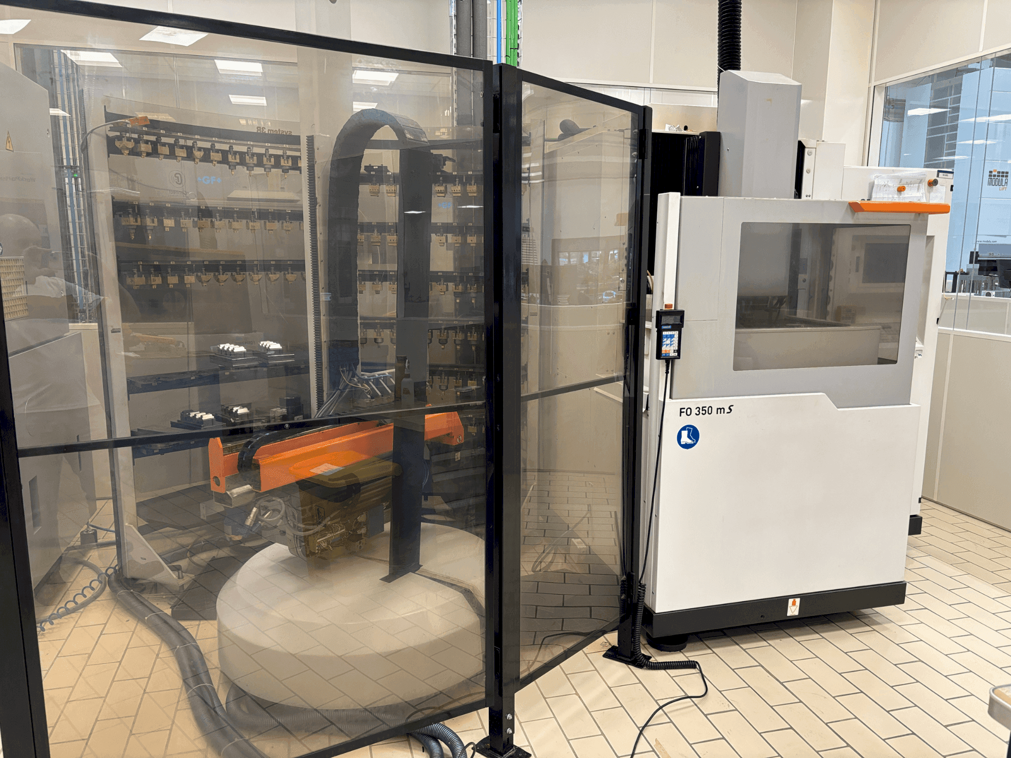 Mašīnas CHARMILLES ROBOFORM 350 pretskats