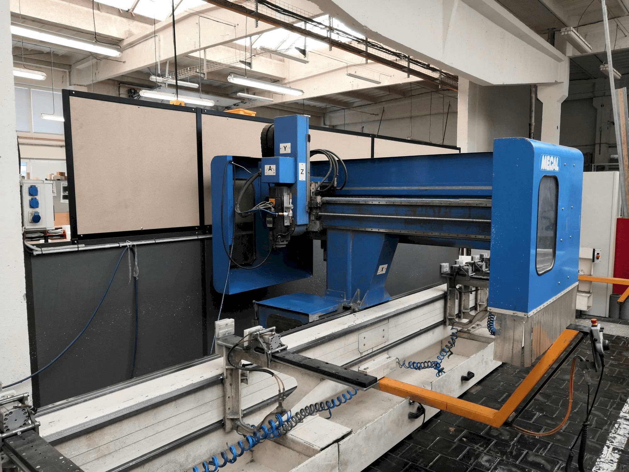 Mašīnas MECAL MC 304 Pioneer 3 pretskats