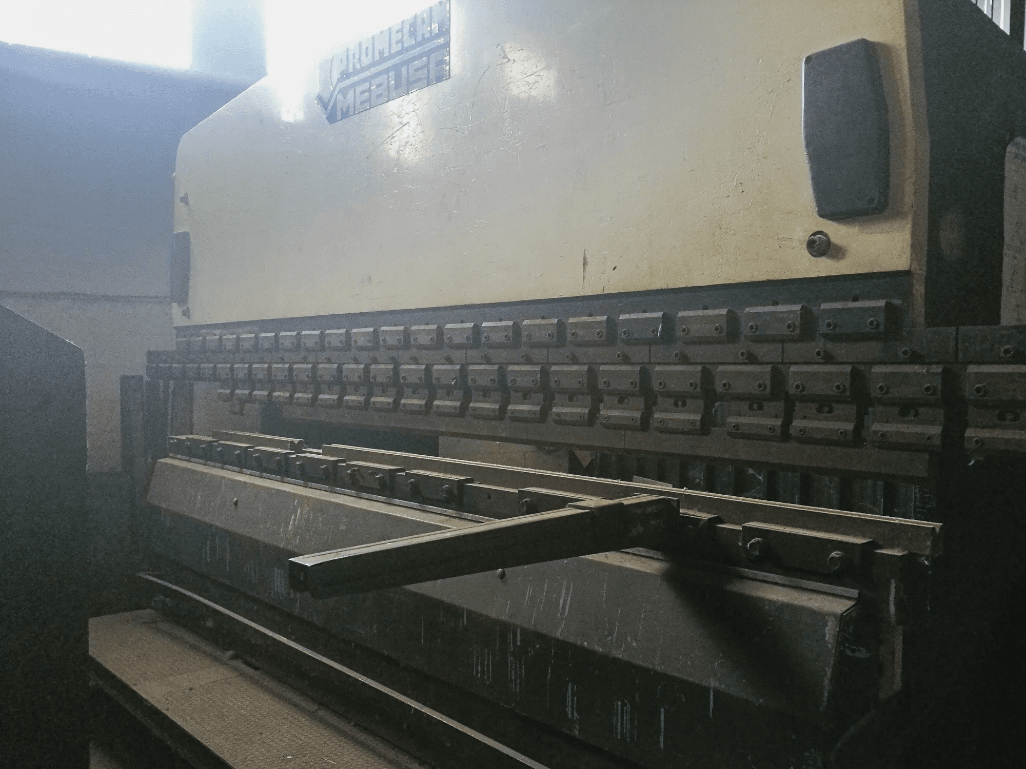 Mašīnas PROMECAM MEBUSA RG 204 skats no labās puses