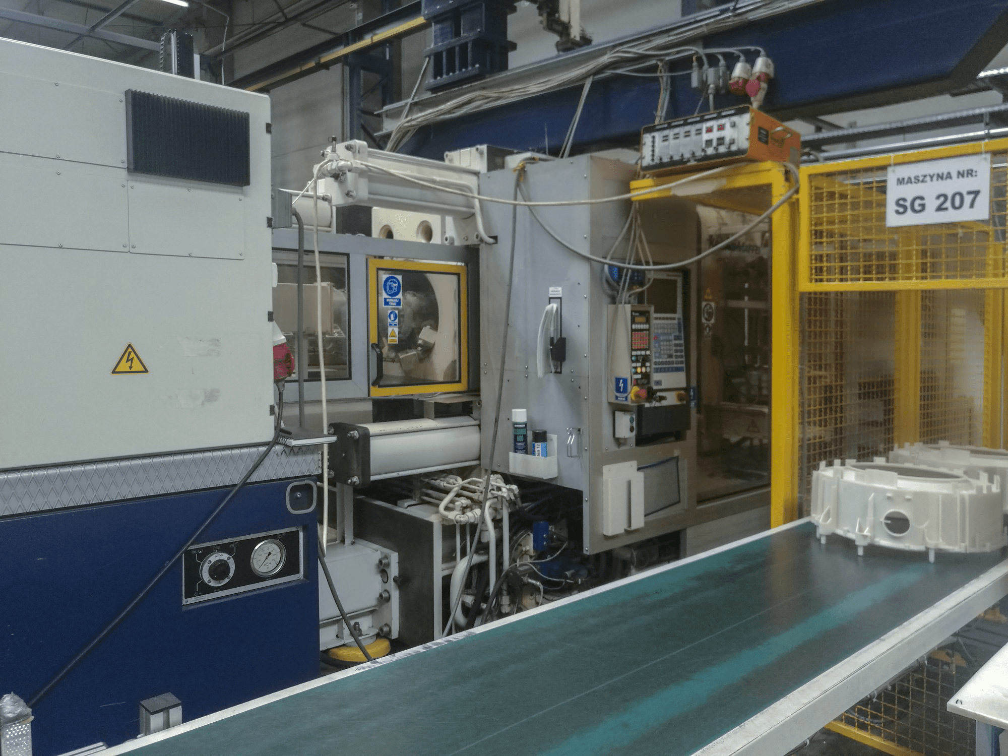 Mašīnas Krauss Maffei 800-8000 MC skats no kreisās puses