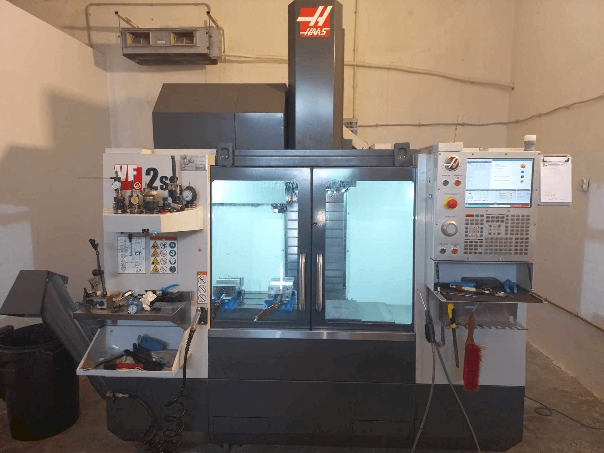 Mašīnas HAAS VF 2 SS pretskats