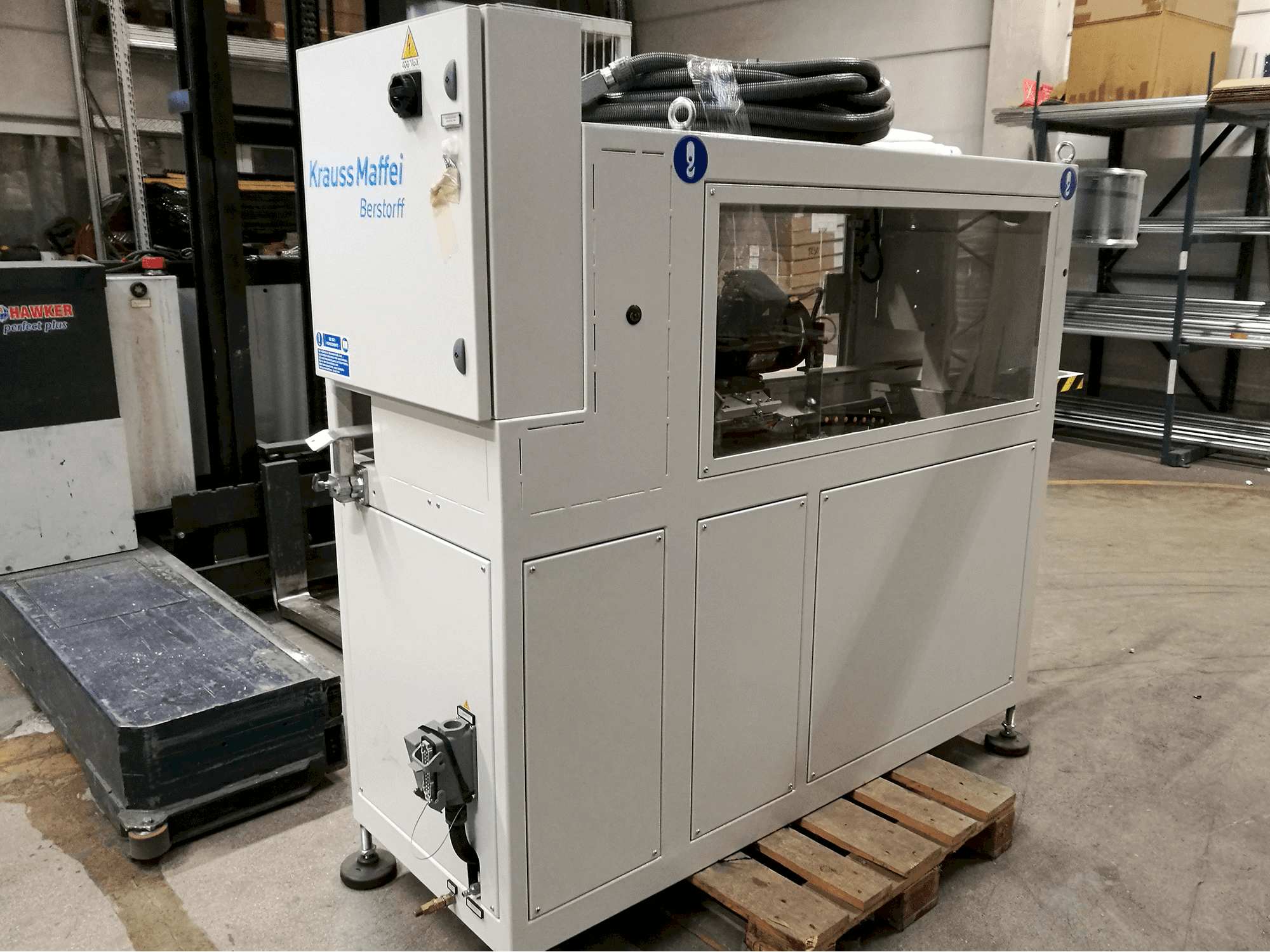 Mašīnas Krauss Maffei skats TL 63 no kreisās puses