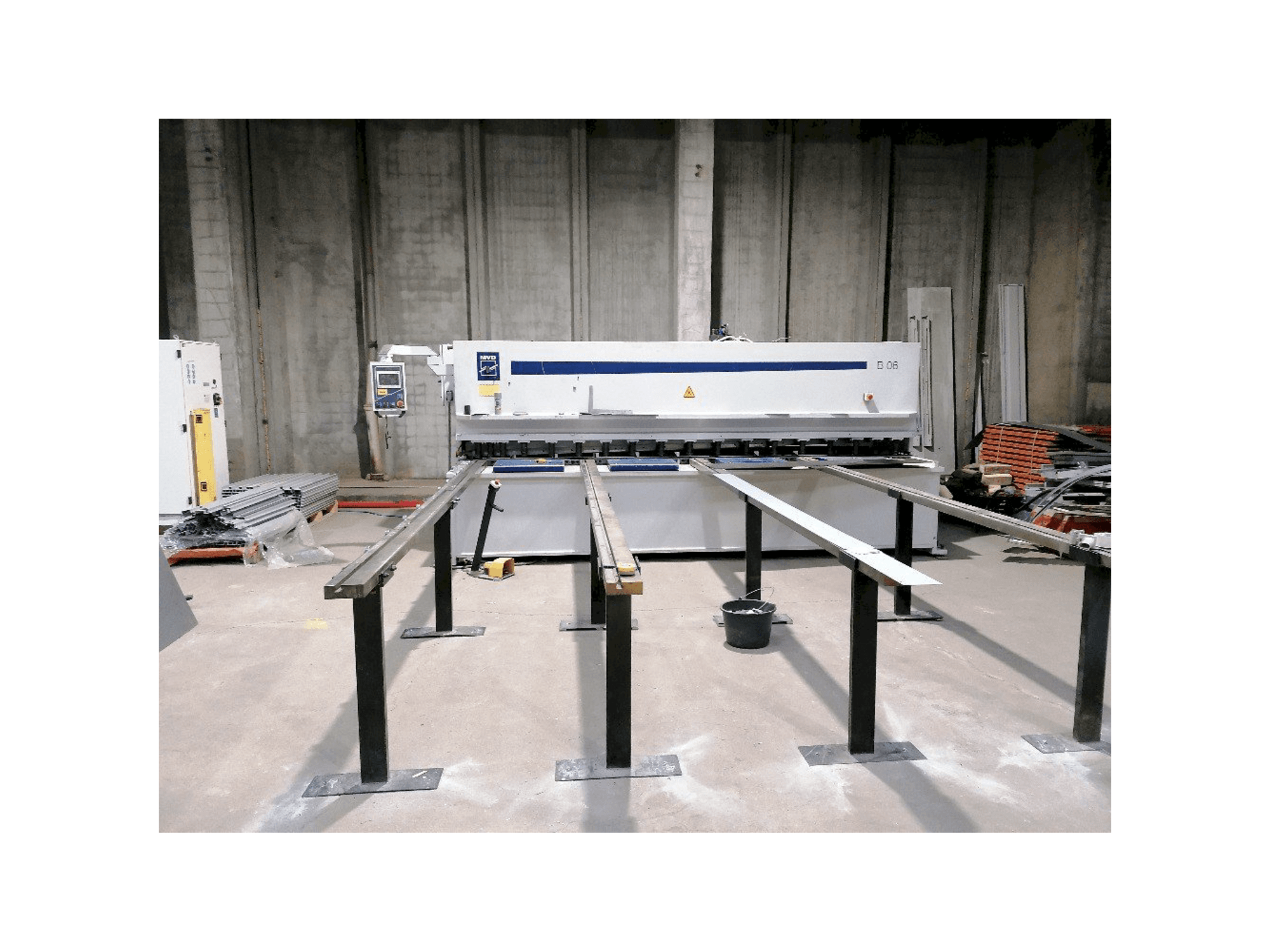 Mašīnas MVD B06-4000 pretskats