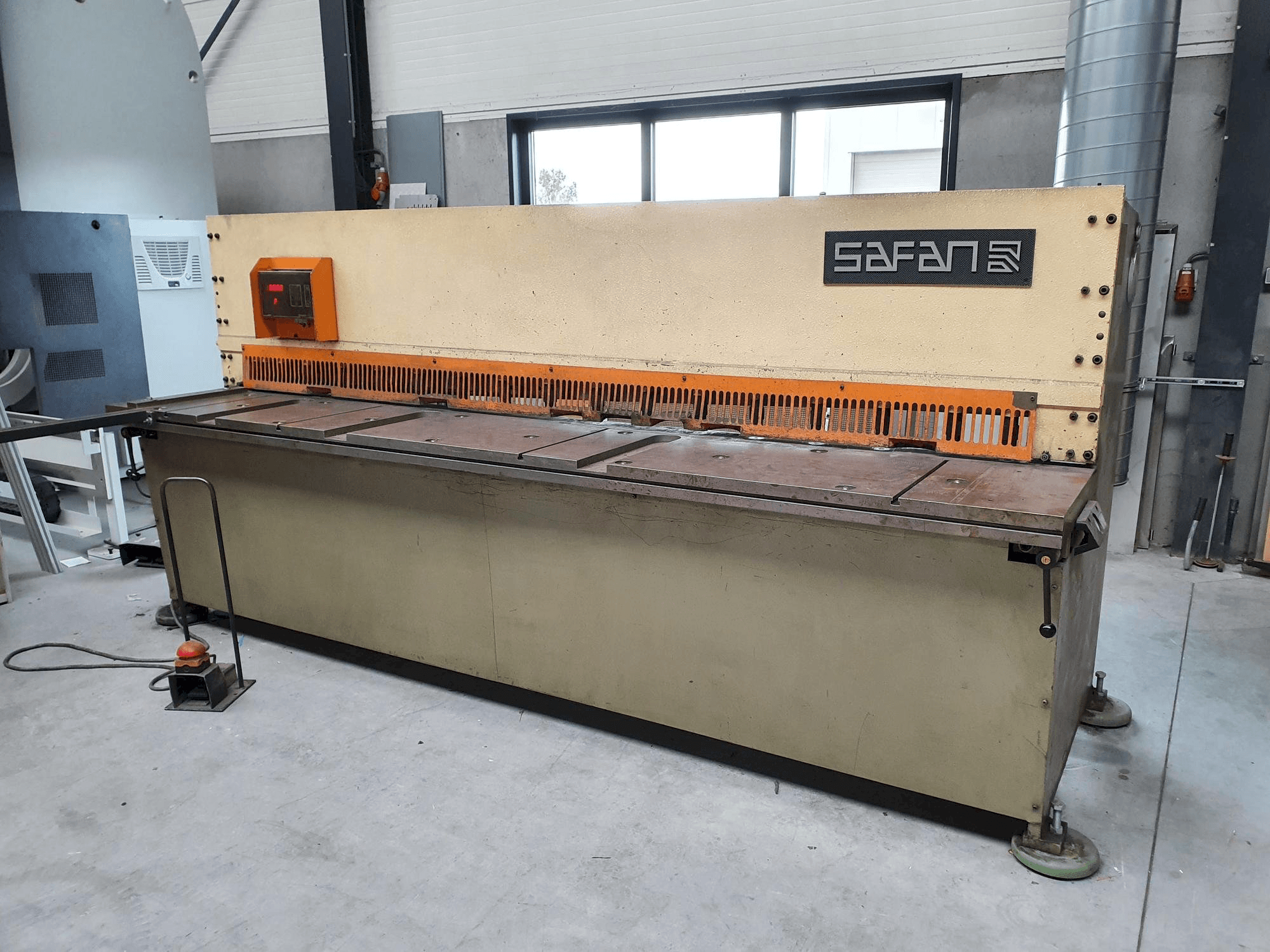 Mašīnas Safan VS 310-6 pretskats