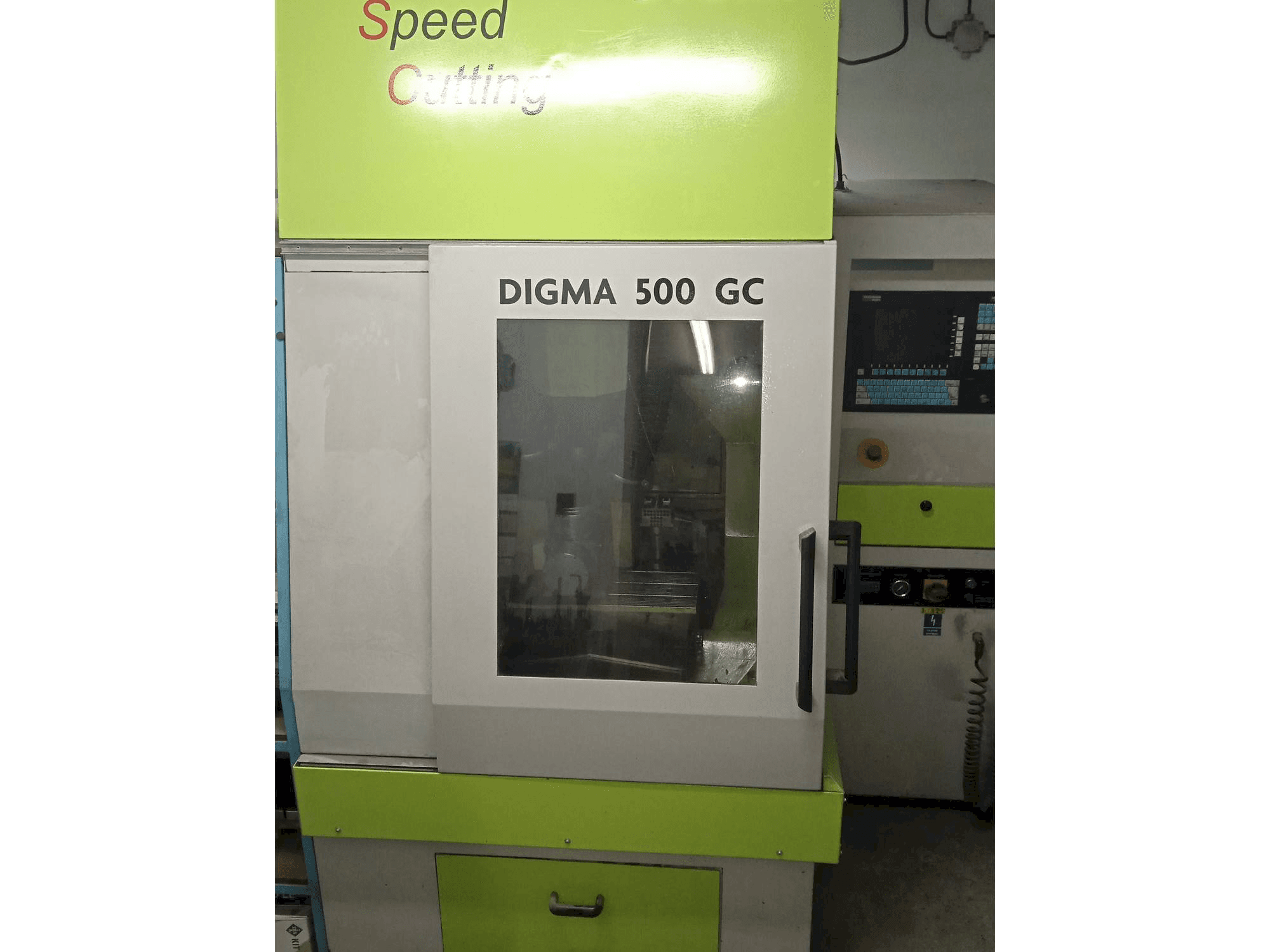 Mašīnas Exeron Digma 500 GC 5AX pretskats