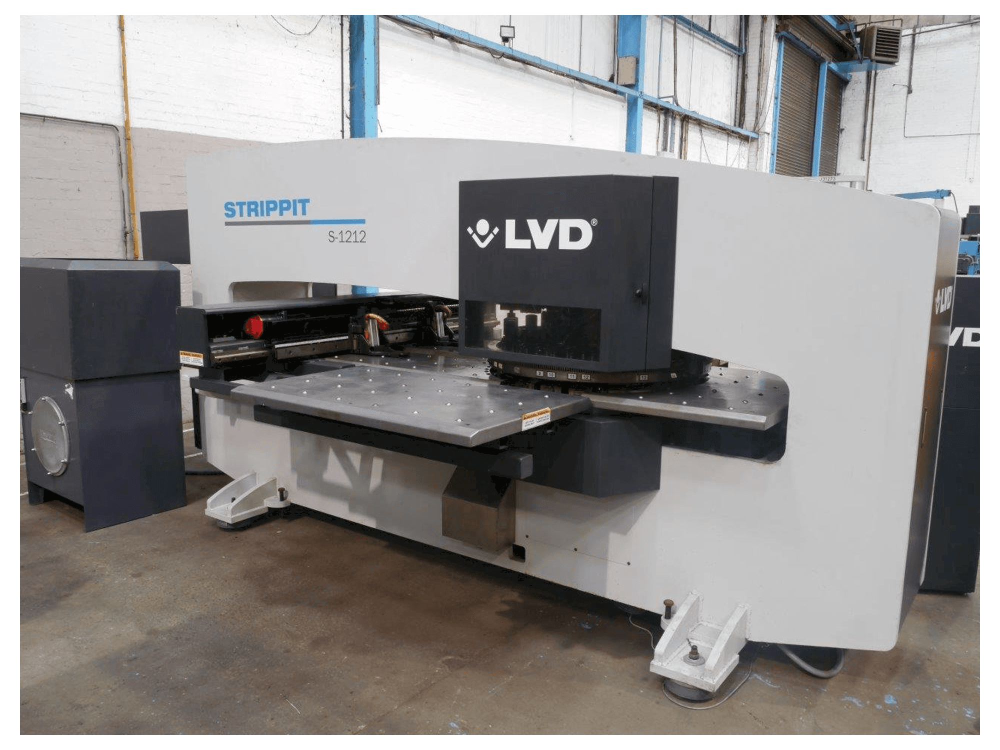 Mašīnas LVD STRIPPIT S 1212 pretskats