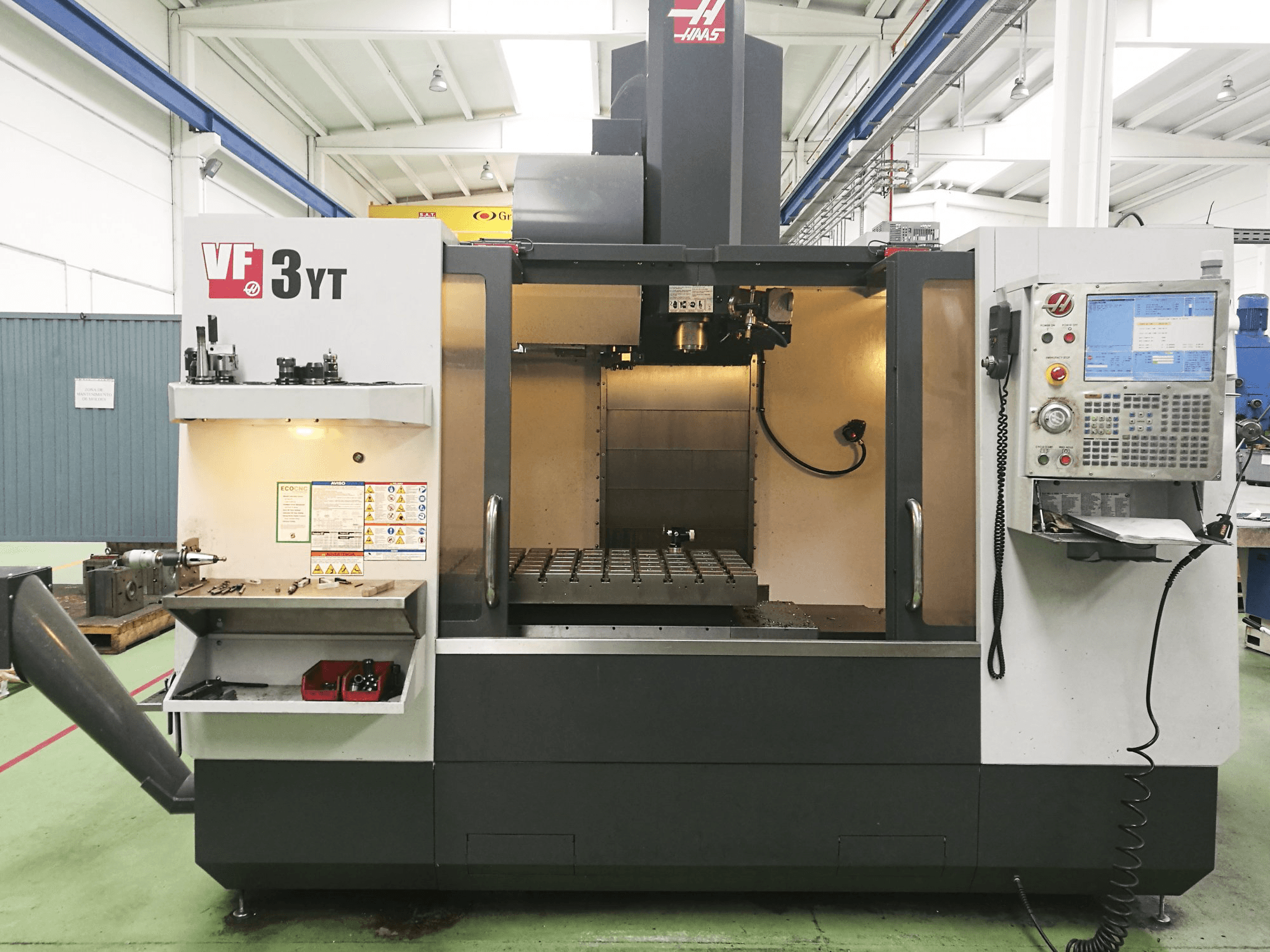Mašīnas HAAS VF-3YT pretskats